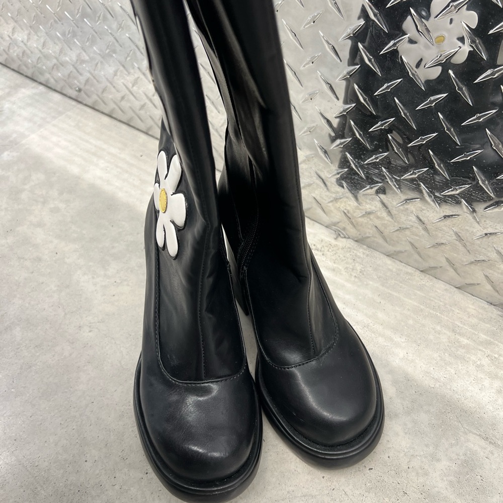 Sugar Thrillz - Black Floral Knee-High Women's Boots size 7 - deadstock - Picture 4 of 8